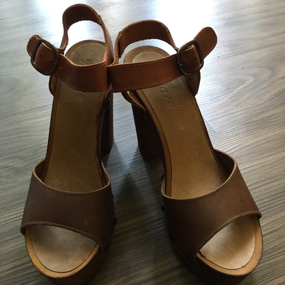 Shoes - Picture 2 of 6